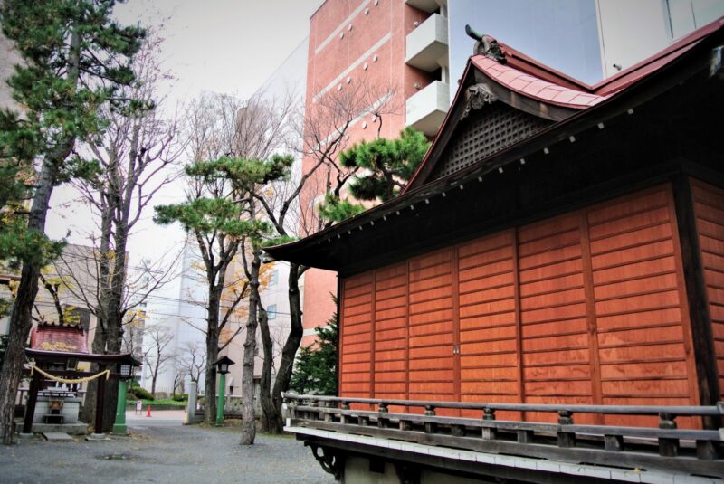三吉神社の境内