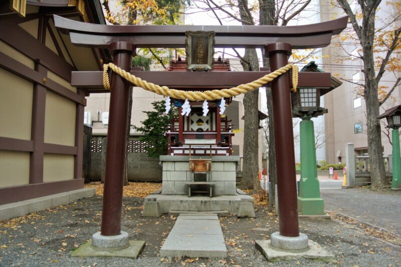 三吉神社にある出世稲荷社