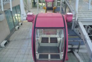 観覧車ノリヤの赤いゴンドラ