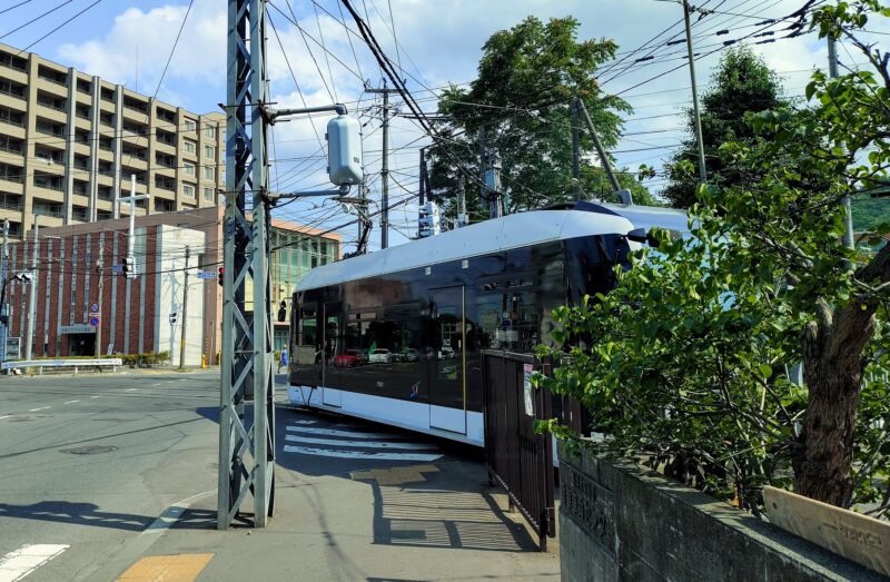電車事業所から出庫するシリウス号