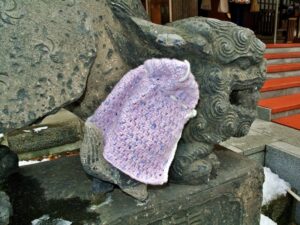 北海道神宮頓宮の狛犬(冬)