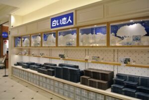 大量陳列されたお土産用の白い恋人