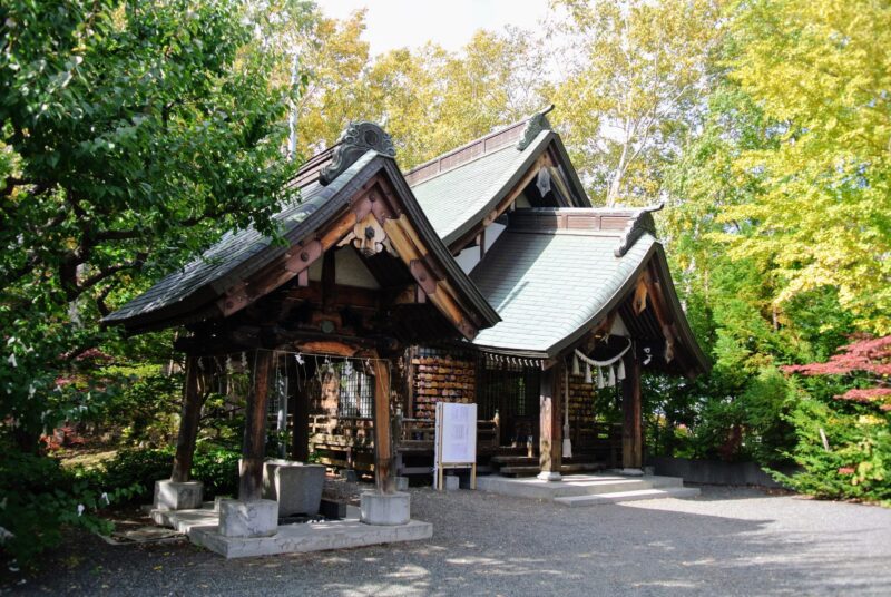 平岸天満宮・太平山三吉神社の社殿と手水舎