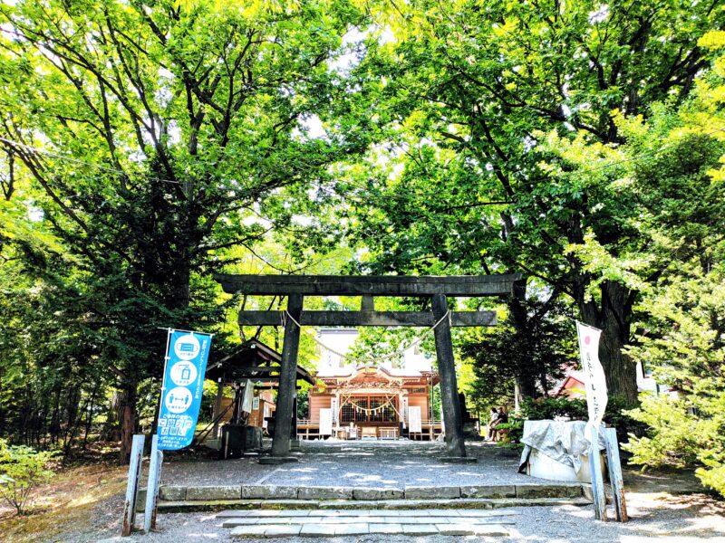 相馬神社の第二鳥居と社殿