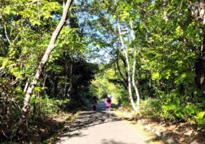 宮丘公園ですれ違った女性二人組
