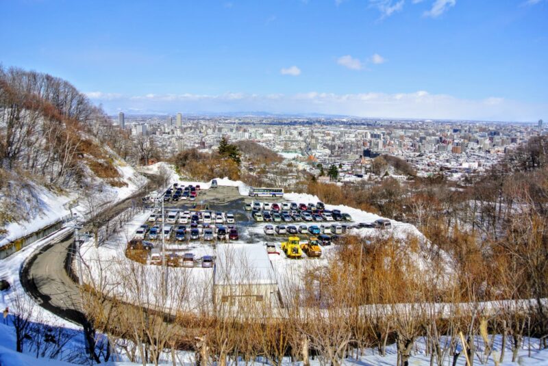 札幌オリンピックミュージアムの展望デッキから眺める札幌市街地