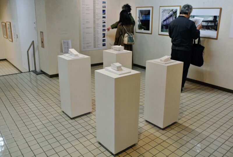 上遠野徹が設計した住宅建築の模型や写真の展示