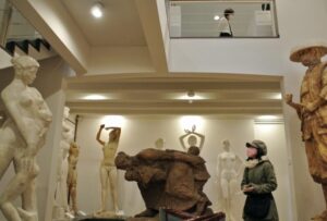 本郷新記念札幌彫刻美術館の記念館の展示室