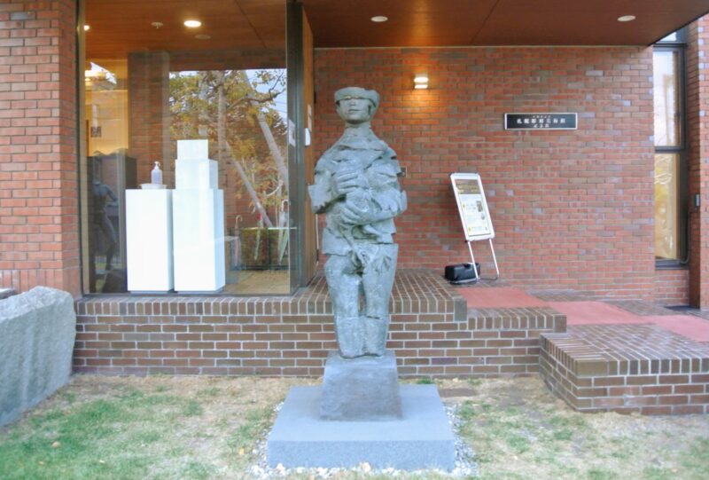 本郷新記念札幌彫刻美術館の記念館の入口