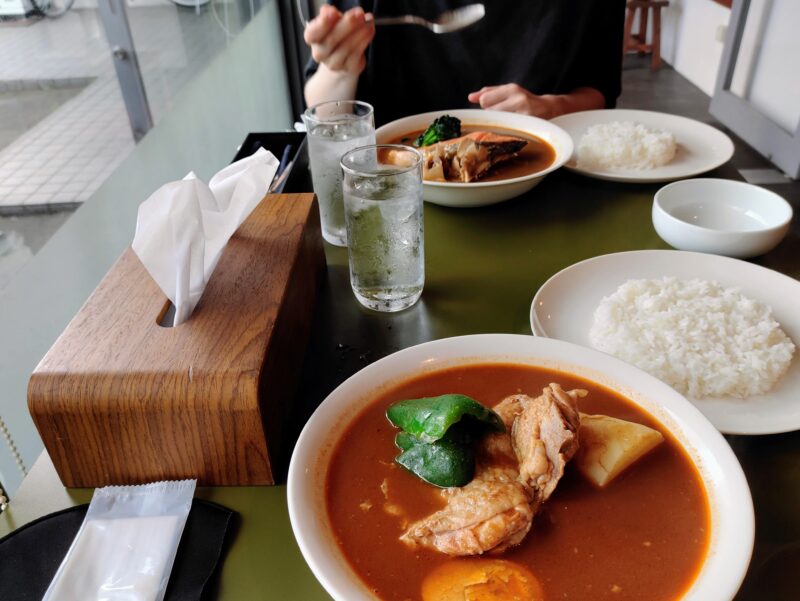 IN CURRYでの食事風景