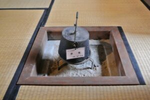 簾舞郷土資料館・旧黒岩家住宅の各部屋のある囲炉裏