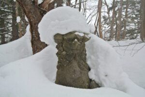 冬の定山渓神社の狛犬