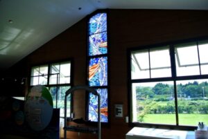 さけ科学館本館のステンドグラス