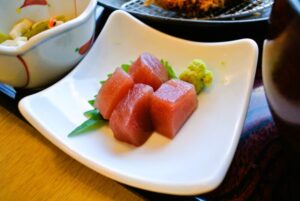 和食処とんでんのマグロ刺身の小鉢