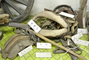 平岸郷土資料館に展示されている馬具一式