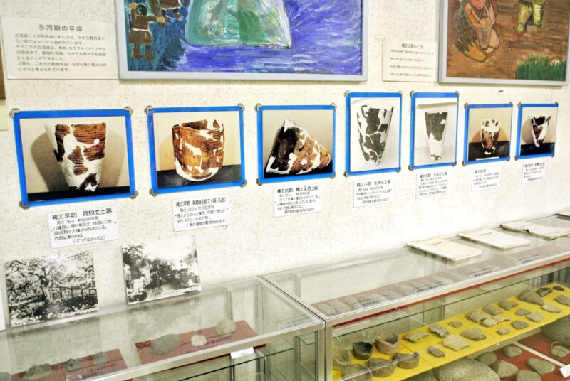 平岸郷土資料館に展示されている土器や石器