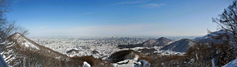 大倉山ジャンプ競技場の展望台から見た札幌市全景