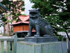 三吉神社の狛犬(阿形)