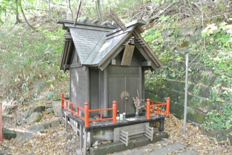 上山鼻神社の本殿