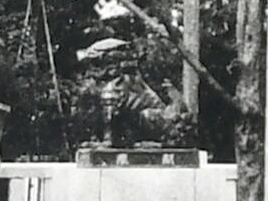 昭和11年の写真に写る三吉神社の狛犬（阿形）