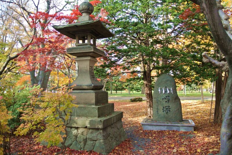 彌彦神社の石灯籠