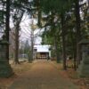 花岡神社の社殿と参道