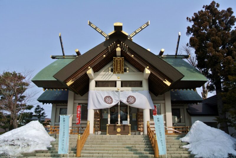 烈々布神社の社殿