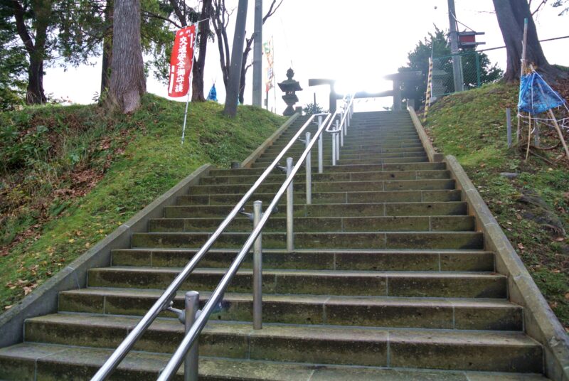 石山神社の参道の階段