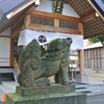 石山神社の狛犬と社殿