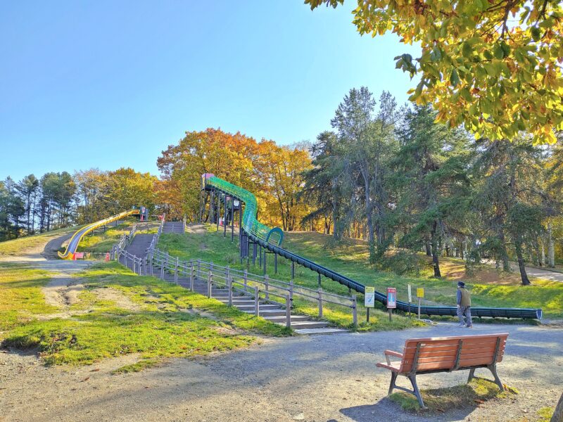 月寒公園のロング滑り台