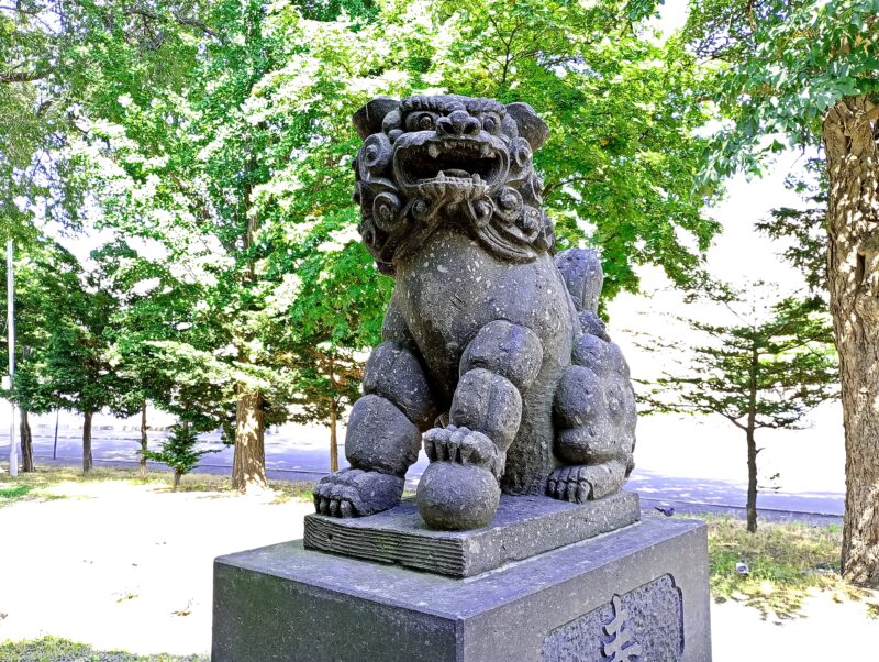 中の島神社の狛犬（阿形）