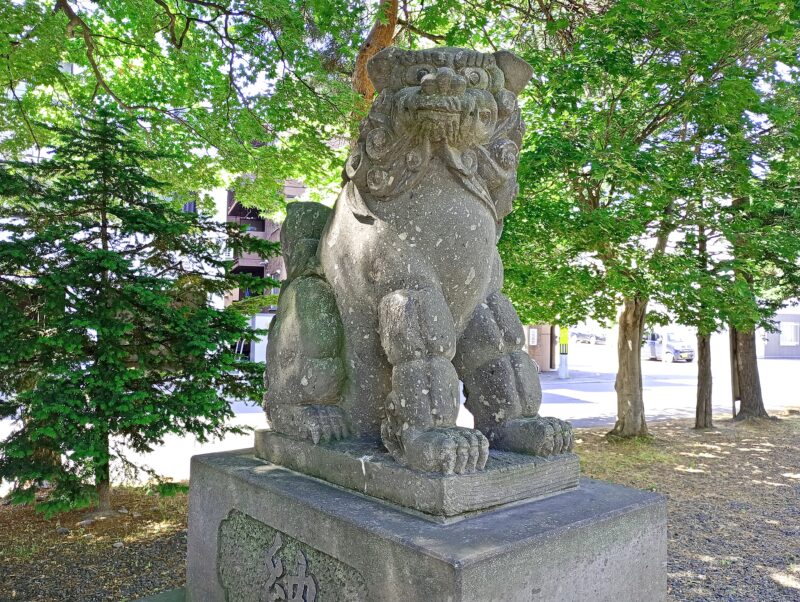 中の島神社の狛犬（吽形）