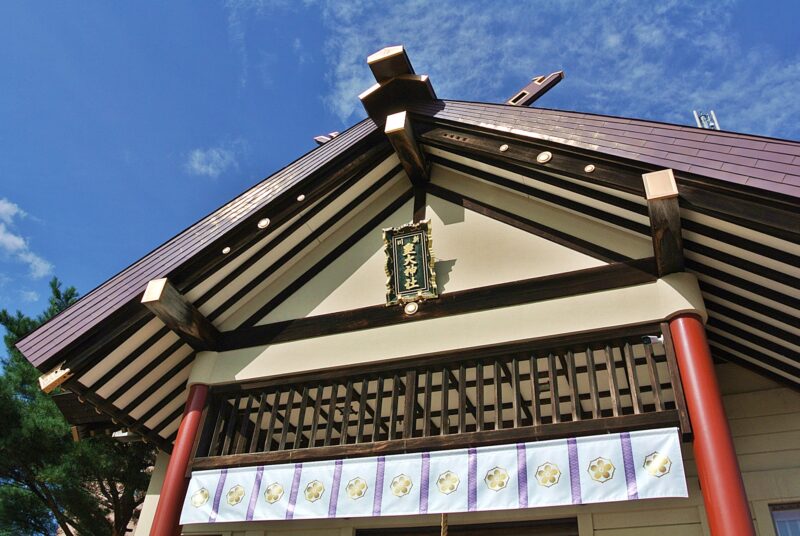 新川皇大神社の境内