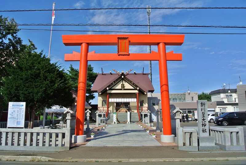 新川皇大神社の鳥居と社殿