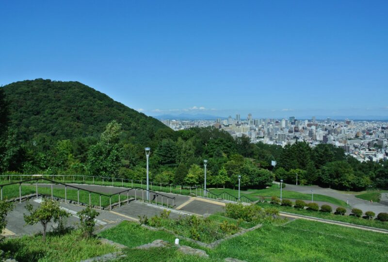 旭山記念公園の段丘状の地形