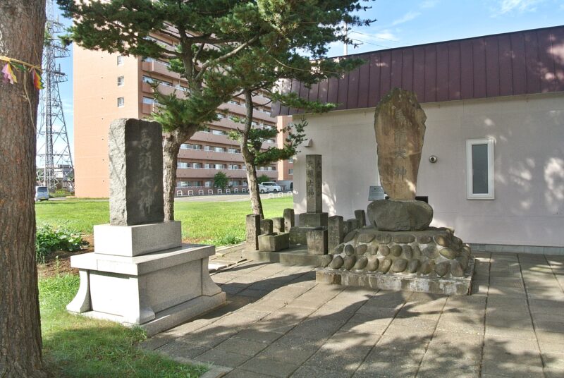 新川皇大神社の石碑群