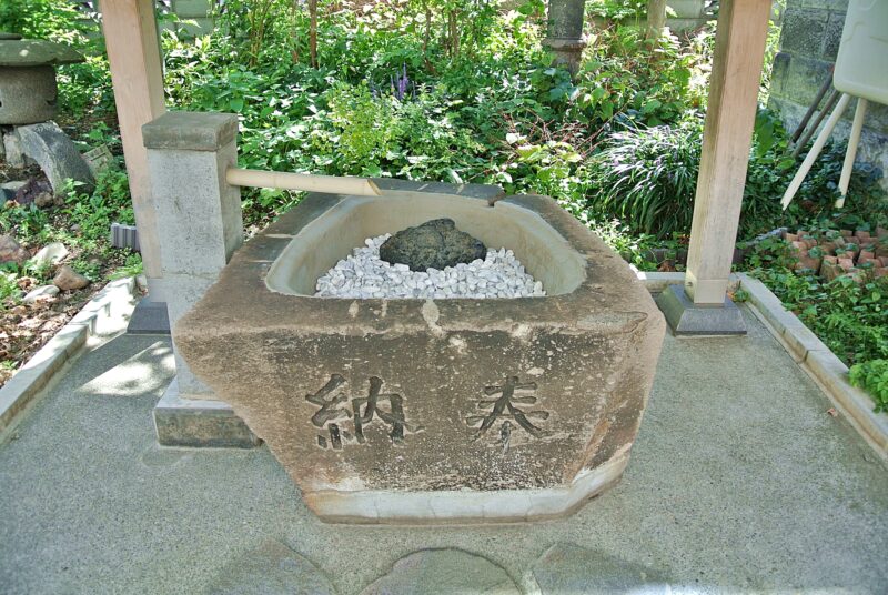 札幌祖霊神社の手水鉢