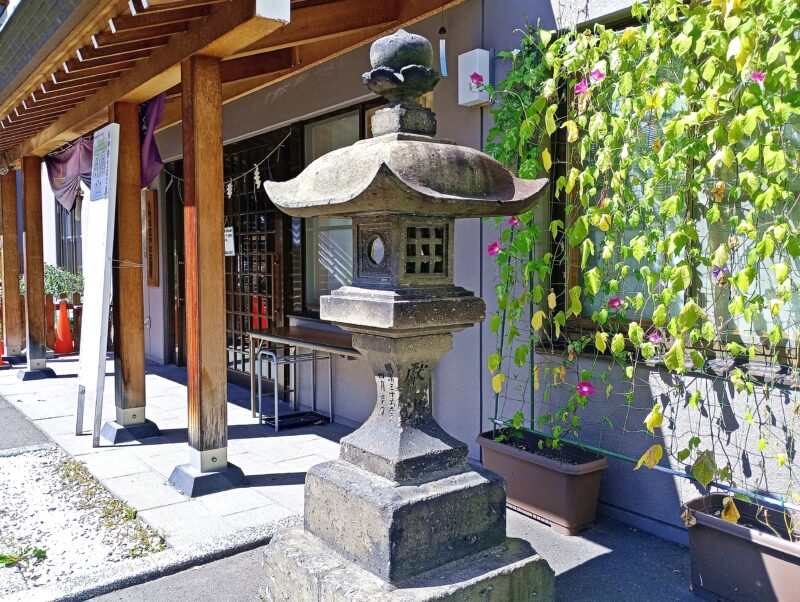 札幌祖霊神社の石灯籠