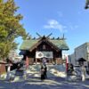 諏訪神社の社殿と境内