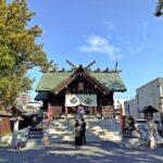 諏訪神社の社殿と境内