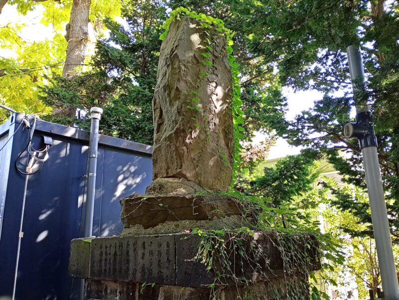 諏訪神社の建社記念碑