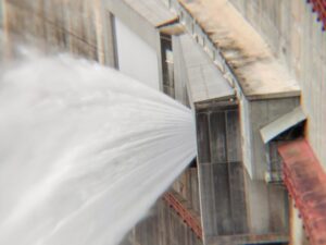豊平峡ダムの観光放水