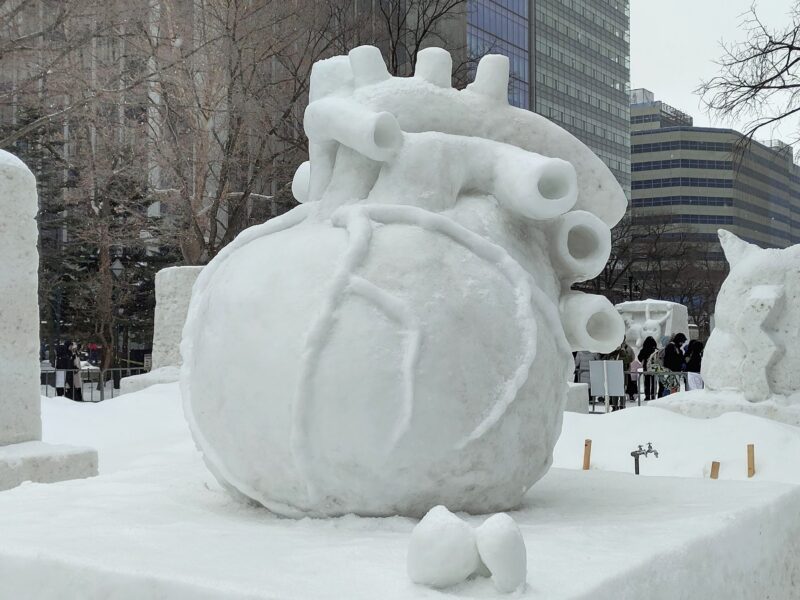 2025年さっぽろ雪まつりの2丁目の心臓の雪像