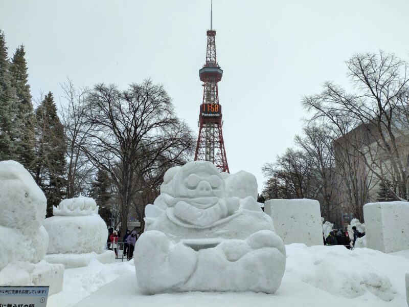 2025年さっぽろ雪まつりの2丁目会場の紅の豚雪像