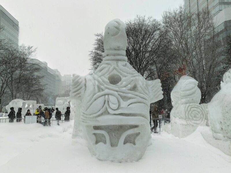 2025年さっぽろ雪まつりの千歳美々遺跡から出土した土偶の雪像