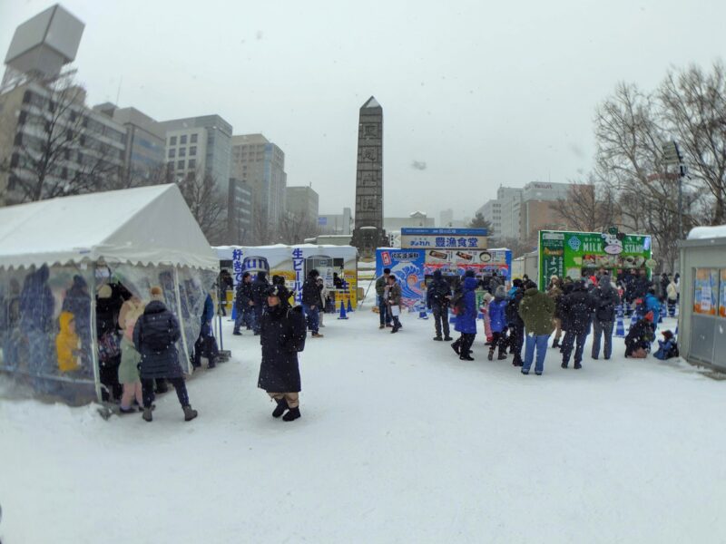 2025年さっぽろ雪まつりの5丁目会場の飲食ブース