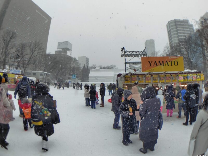 2025年さっぽろ雪まつり８丁目会場の飲食コーナー