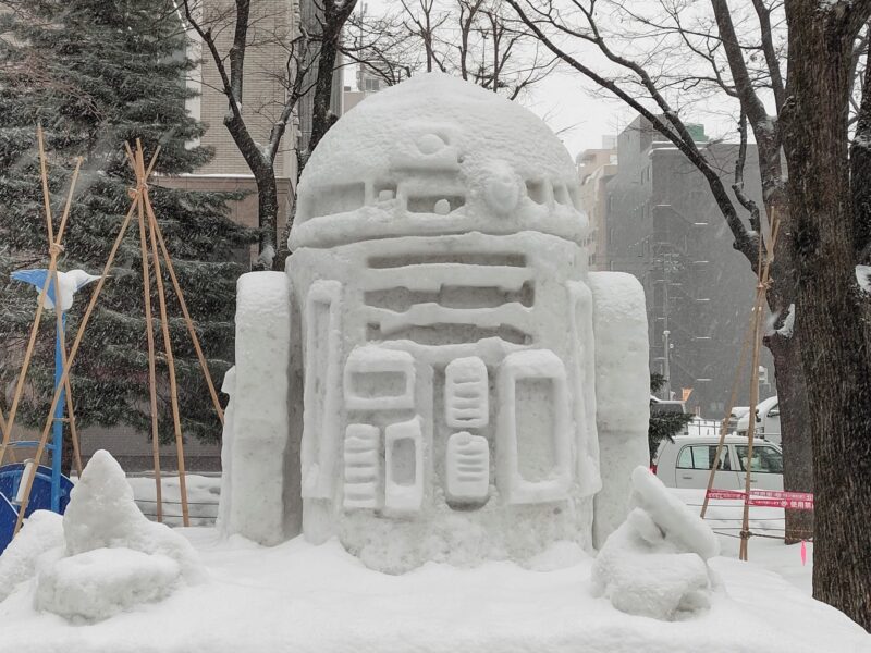 2025年さっぽろ雪まつり９丁目会場のR２D２の雪像