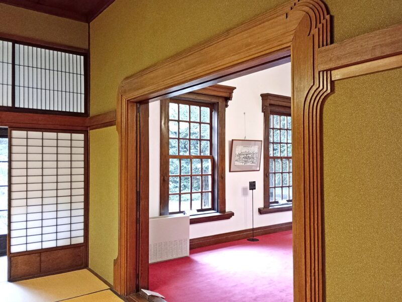 旧永山武四郎邸の応接室と表座敷の開口部の額縁飾り