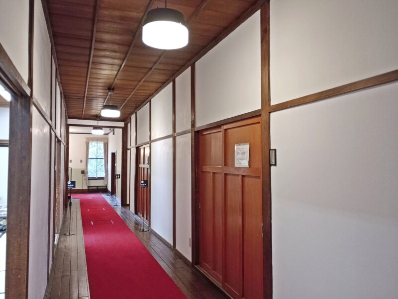 旧三菱鉱業寮の2階廊下